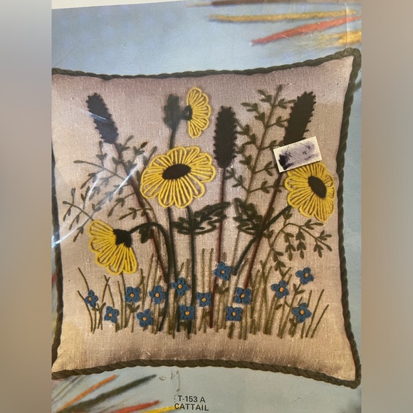 vintage crewel needlecraft pillow kit cattails - Picture 2 of 3